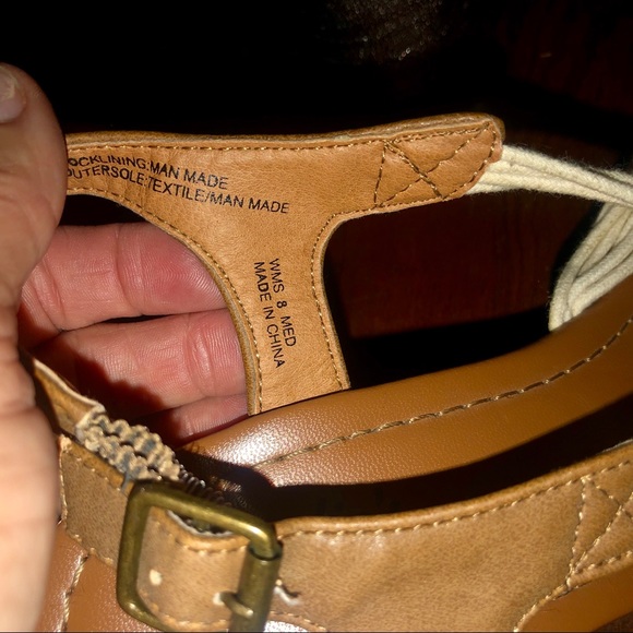 CANDIE’S - SZ 8 WEDGED HEEL WHITE CROCHET STYLE - Picture 6 of 7